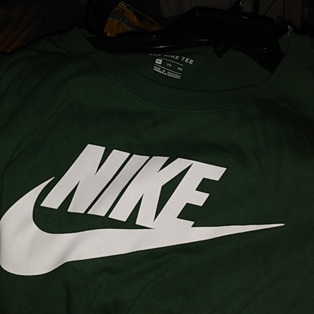 Nike Green long sleeve t shirt New with Tags